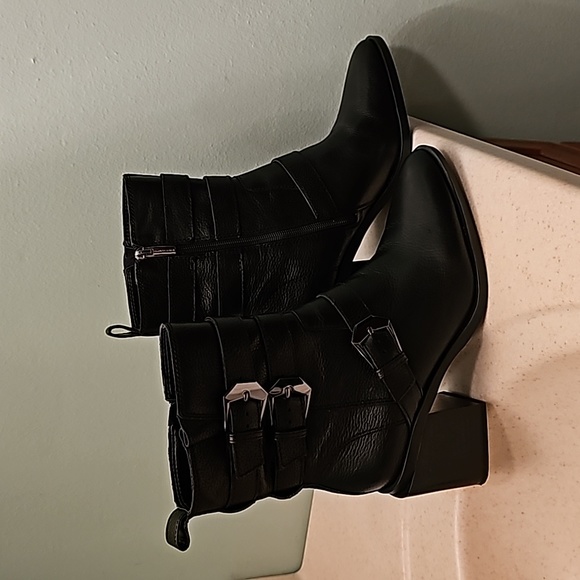 Vince Camuto Leather Mid-Shaft Boots. BNWT. Never worn. - Picture 5 of 10